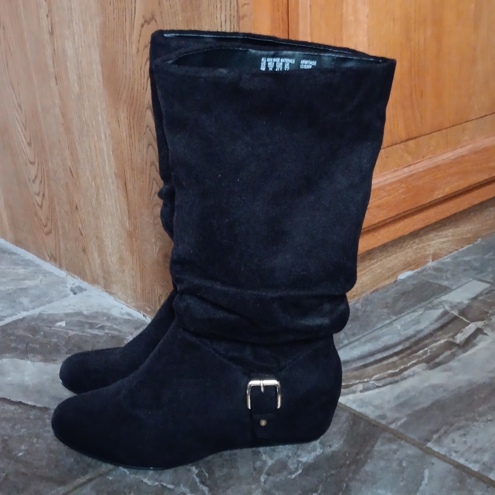 Ladies Bongo Boots Black Suede With Gold Buckle Sz. 9 - Picture 2 of 6